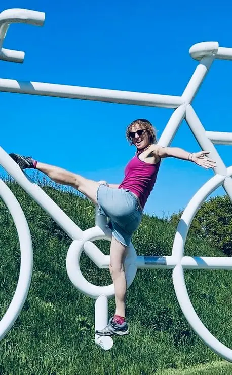 Confidence on the Bike, Whatever your Level. Cycling Lessons in the Netherlands 1 Lucia climbing a giant bike